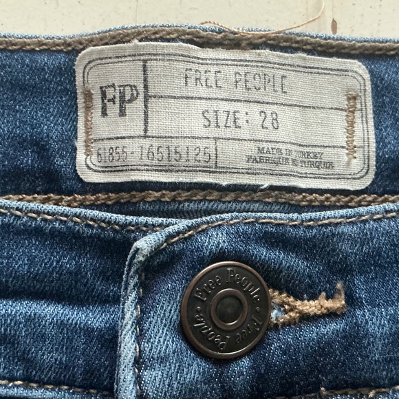 Free People Embroidered Bird Floral Raw Hem Mid Rise Jeans Boho SZ 28 - Picture 4 of 9